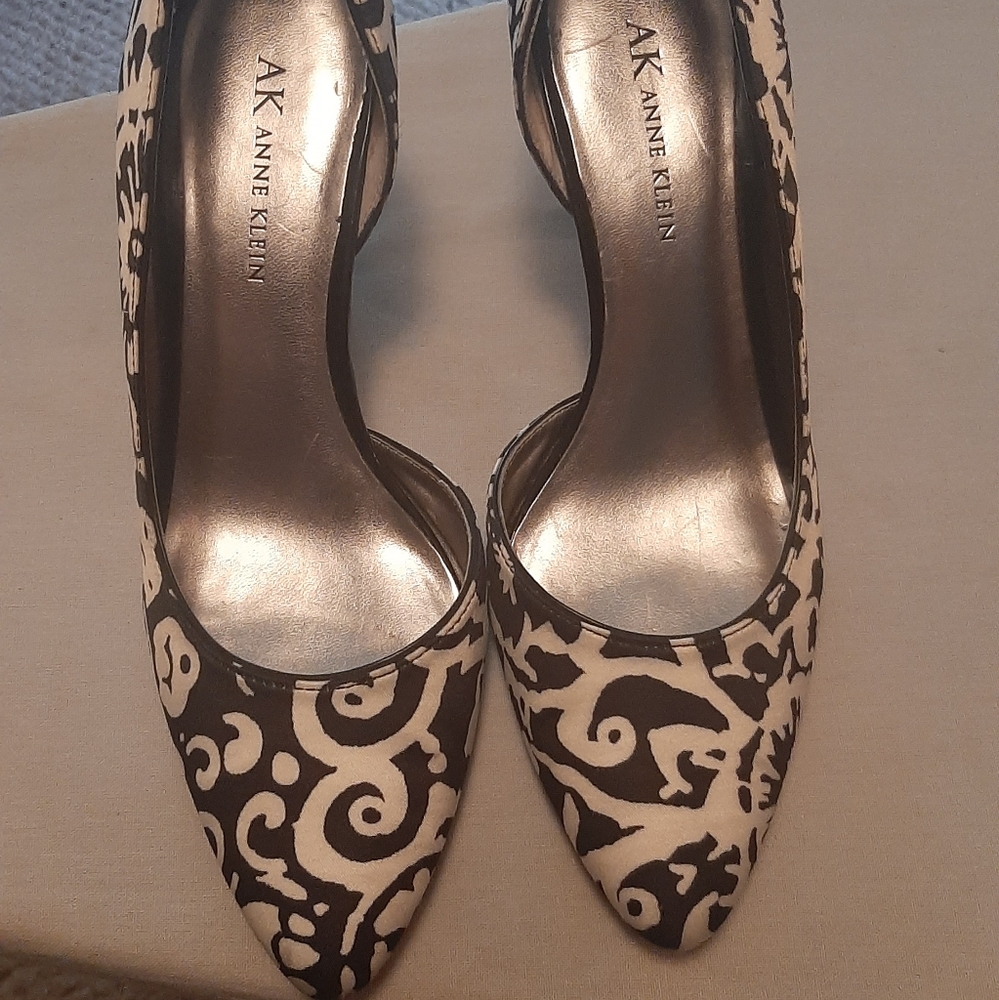 ANNE KLEIN WOMAN HEELS SIZE 7